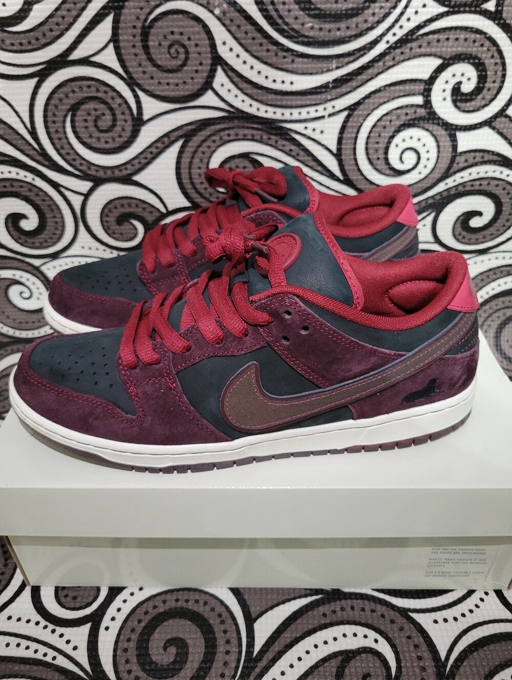 Nike SB Dunk Low "Riot" - Picture 3 of 8